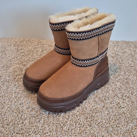 UGG CLASSIC MINI TRAILGAZER Winter Boots Size 7 - Picture 1 of 7